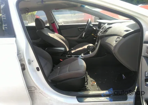 2016 Hyundai Elantra Se z USA, uszkodzony, nr VIN 5NPDH4AE4GH669204